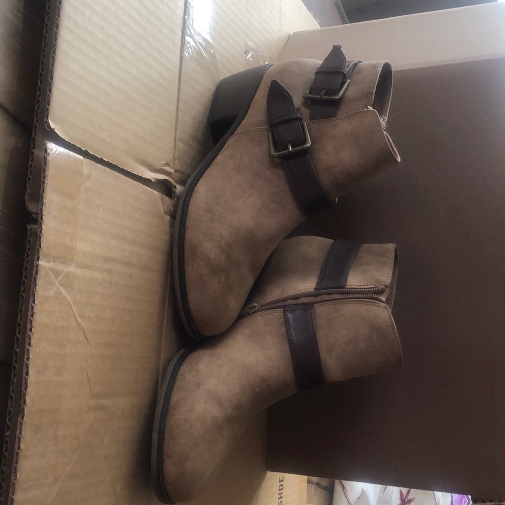Ankle Boots light brown w dark brown strap accent